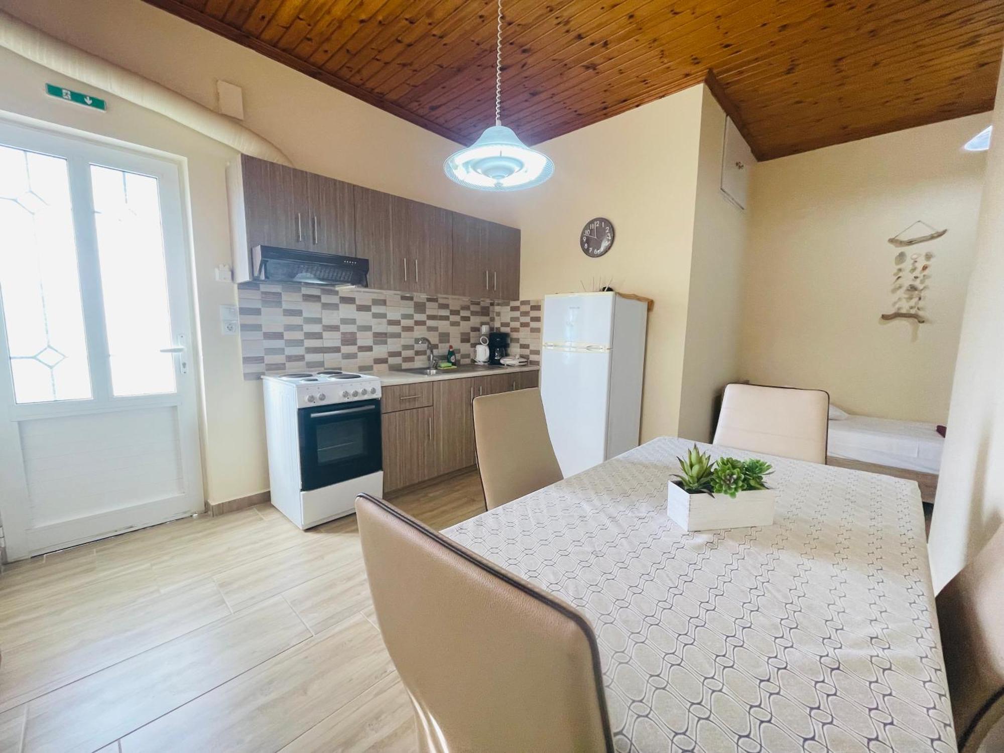 Fergani Apartments Moúdhros Buitenkant foto